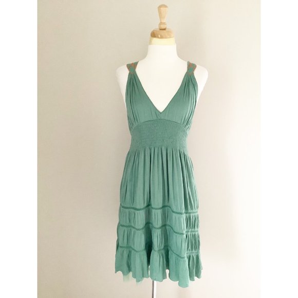 Free People Dresses & Skirts - Free People Green Sleeveless Embroidered V-Neck Dress M